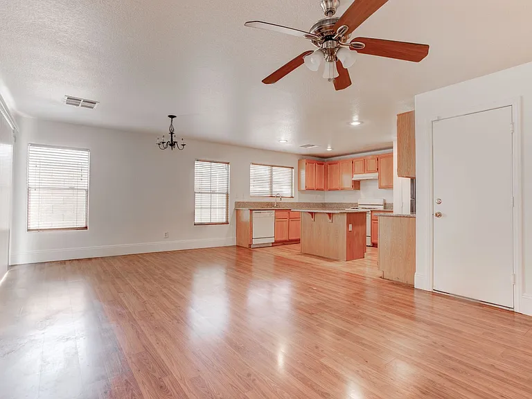 1195 Sweet Orange St — Photo 3
