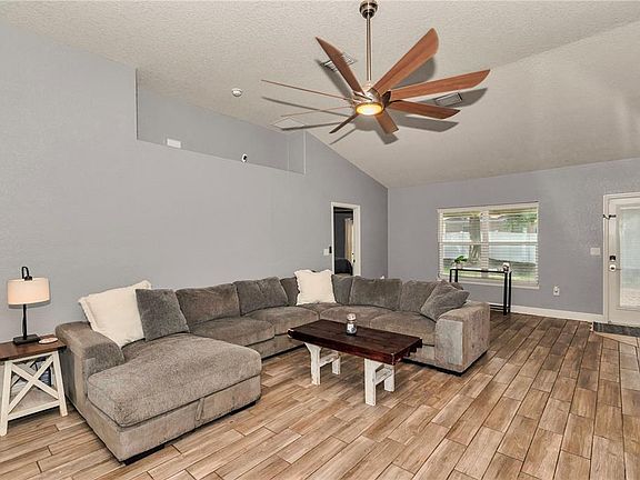 3rd image of 4607 SE 27TH STREET
