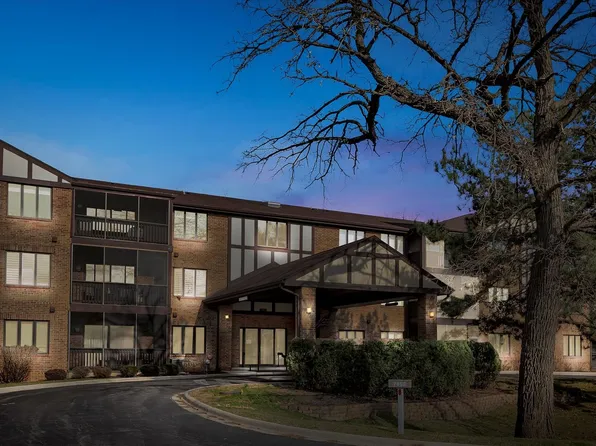 7800 W Foresthill Ln APT 102, Palos Heights, IL 60463