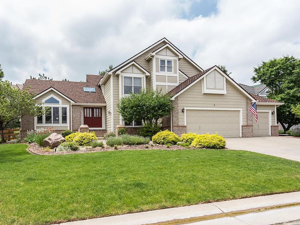 BEAUTIFUL CORNER LOT ON A CULDESAC.  MATURE TREES, BEAUTIFUL FLOWERS, FRONT PATIO