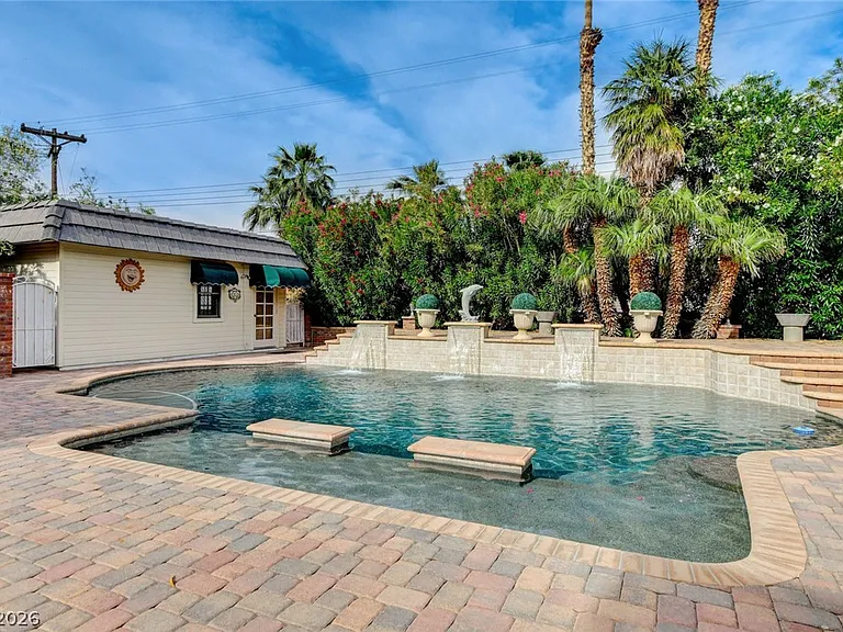 7001 Alamitos Cir — Photo 76
