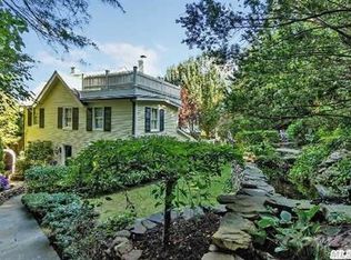 142 Roger Canoe Hollow Rd, Mill Neck, NY 11765