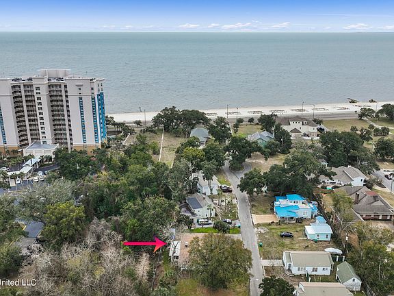 2nd image of 150 Venetian Gdns