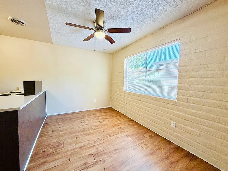 Desert Terrace Apartments - 2 and 3 Bedrooms with Community Pool and Laundry! — Photo 25