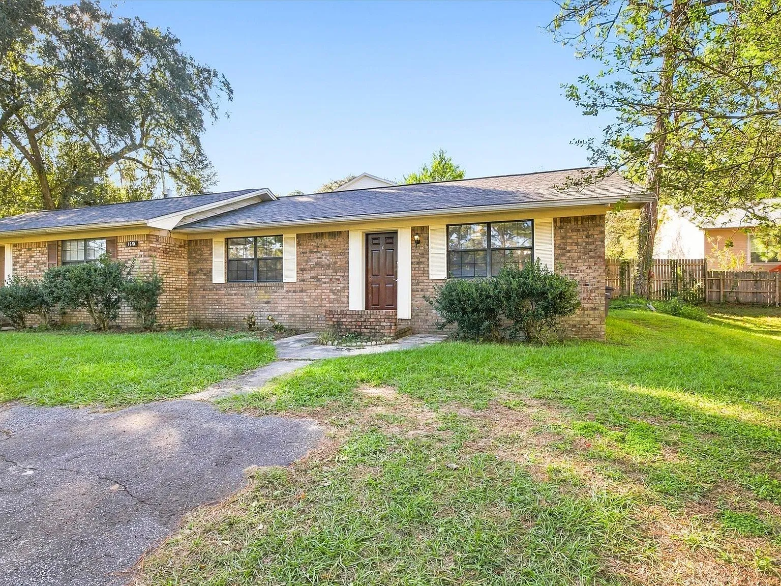 2 bed, 1.0 bath, 884 sqft, $1,250 — Photo 1