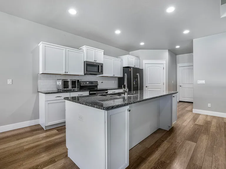 2753 Whispering Pine Dr — Photo 4