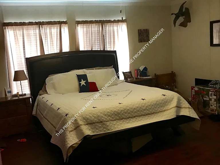 1618 Bowie St — Photo 4