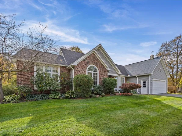 346 Woodmill Dr, Rochester, NY 14626