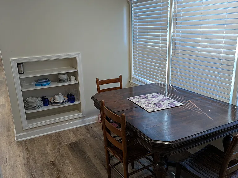 E Sandhurst Dr — Photo 16