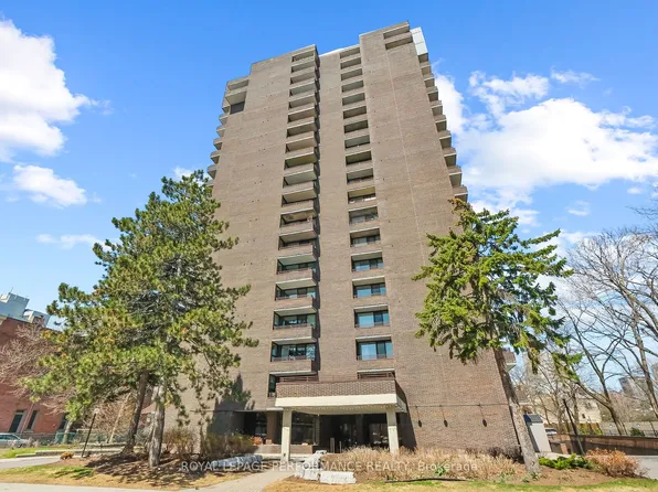 71 Somerset St W #1003, Ottawa, ON K2P 2G2