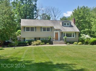 30 Stone Ledge Rd, Upper Saddle River, NJ 07458
