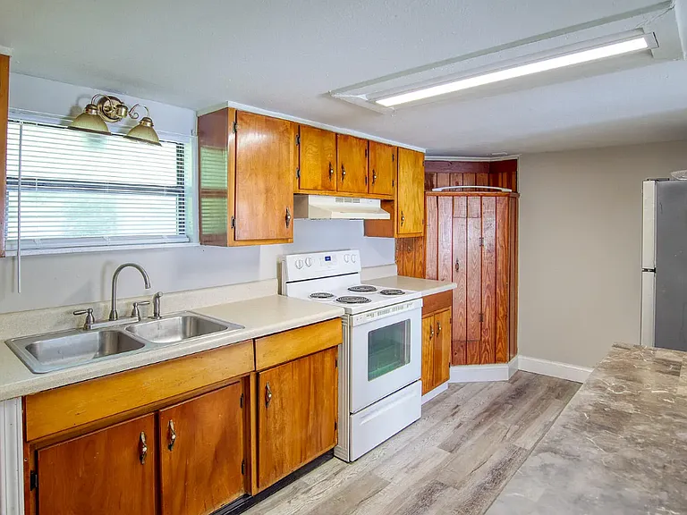 9924 Sunset Dr — Photo 7