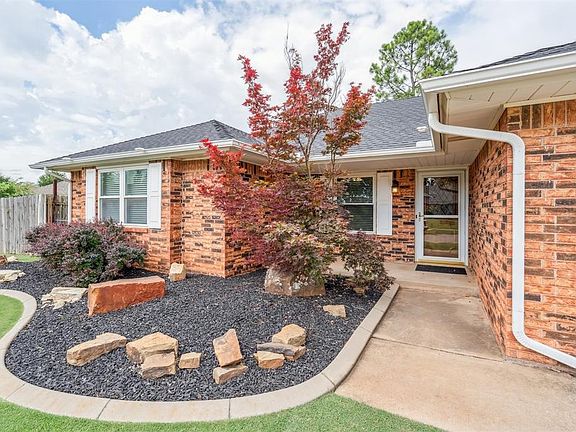 5th image of 1801 E Hills Dr