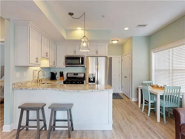 2 bed, 714 sqft, $1,800 — Photo 4