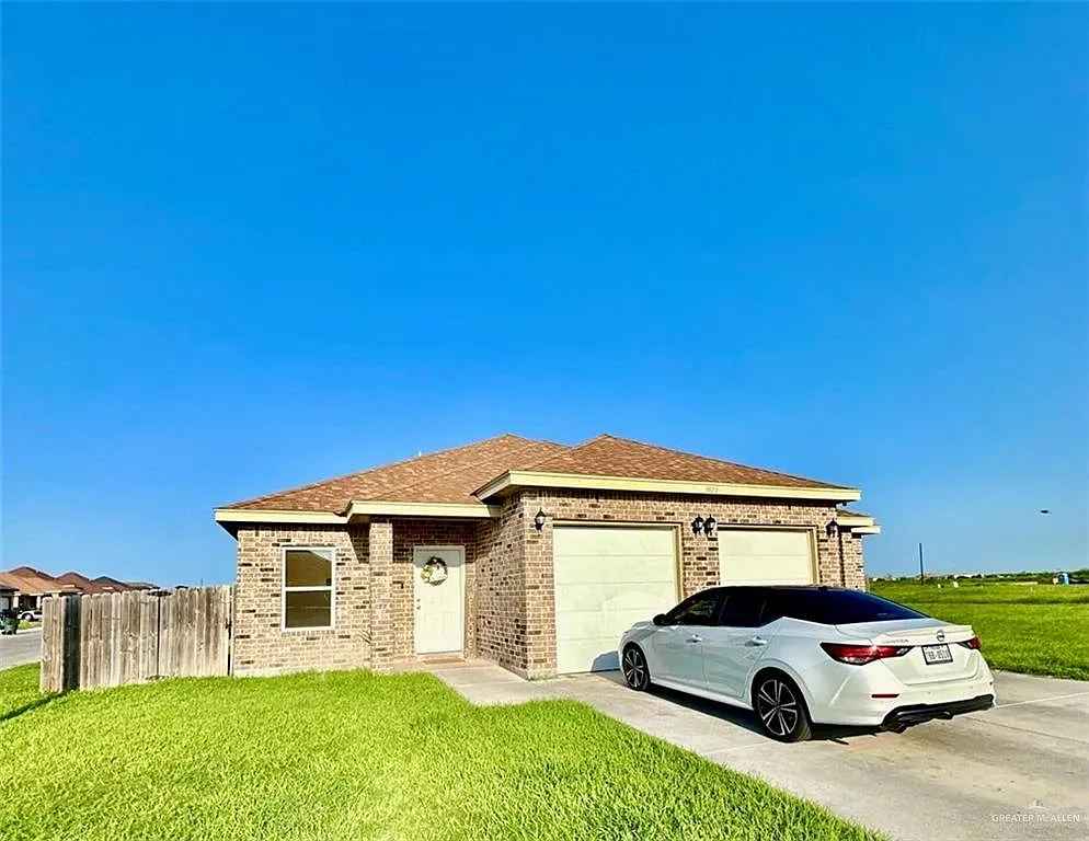 3 bed, 2.0 bath, 1310 sqft, $1,490 — Photo 1