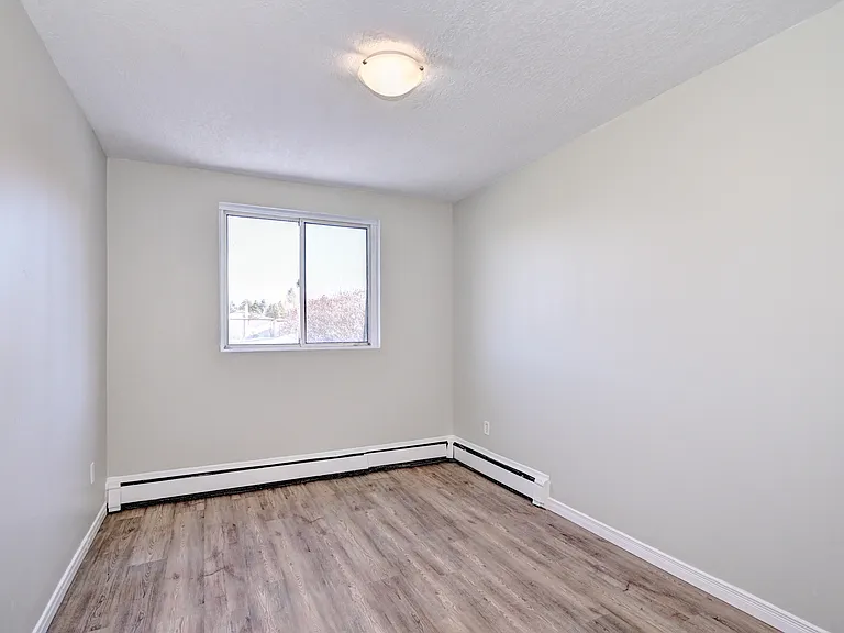531 Franklin Blvd — Photo 15