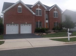 42526 Lewiston Dr, Chantilly, VA 20152