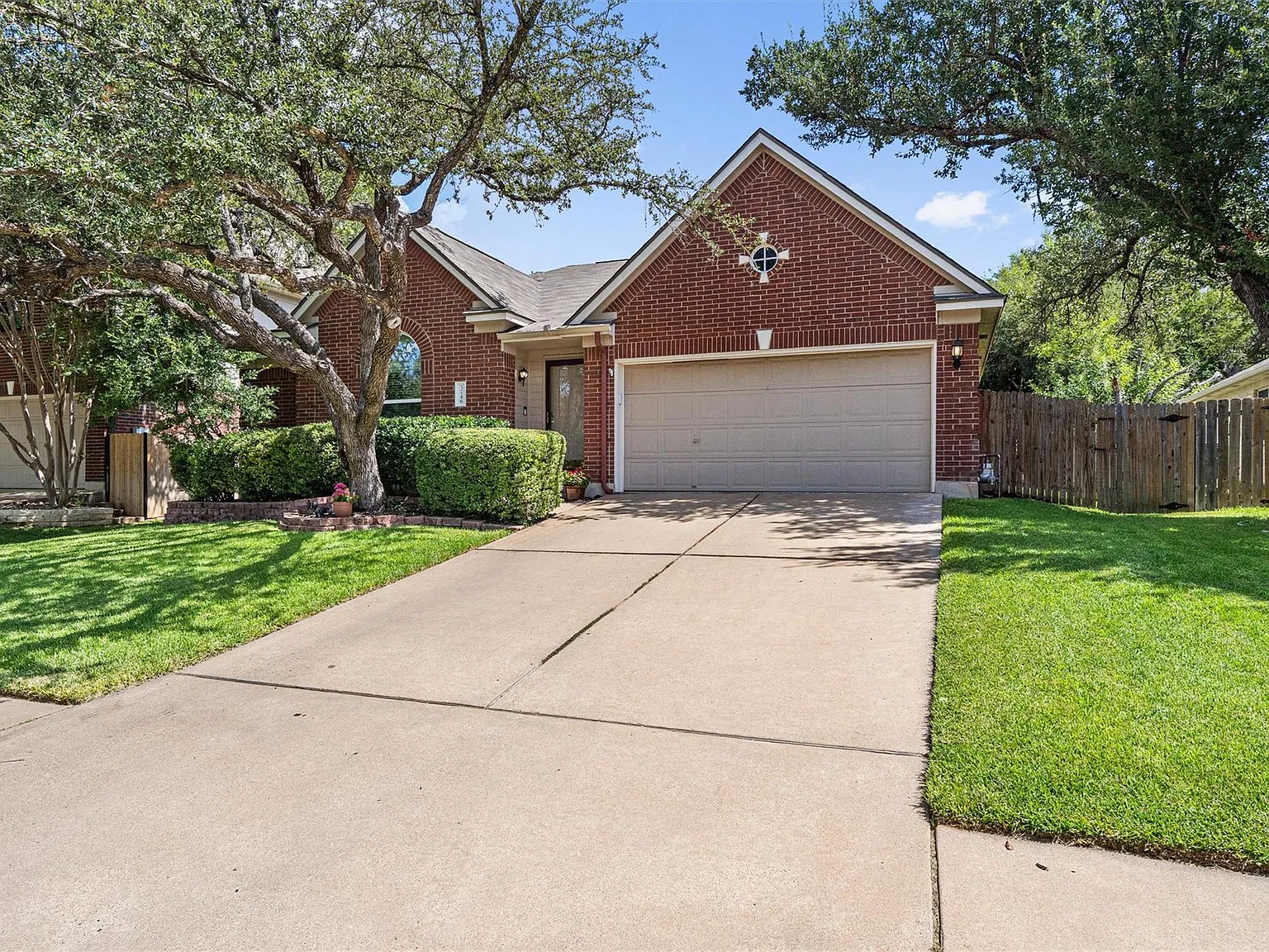 3 bed, 2.0 bath, 1887 sqft, $2,250 — Photo 3