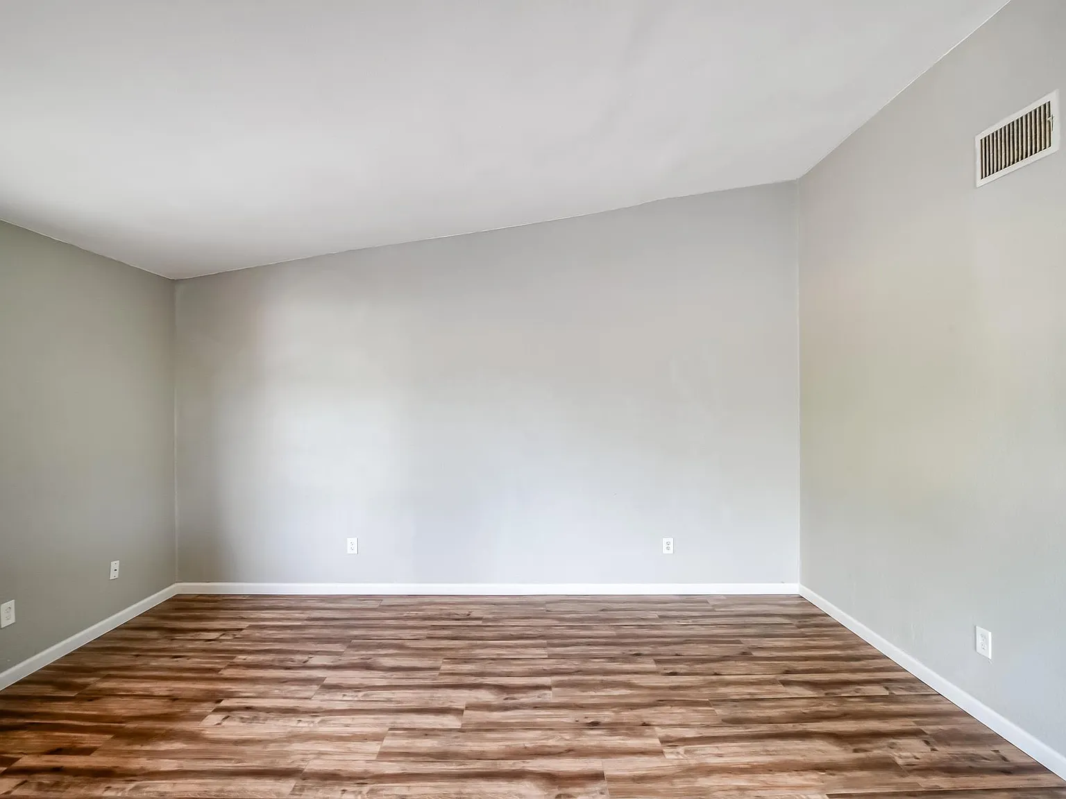 2 bed, 797 sqft, $1,000 — Photo 2