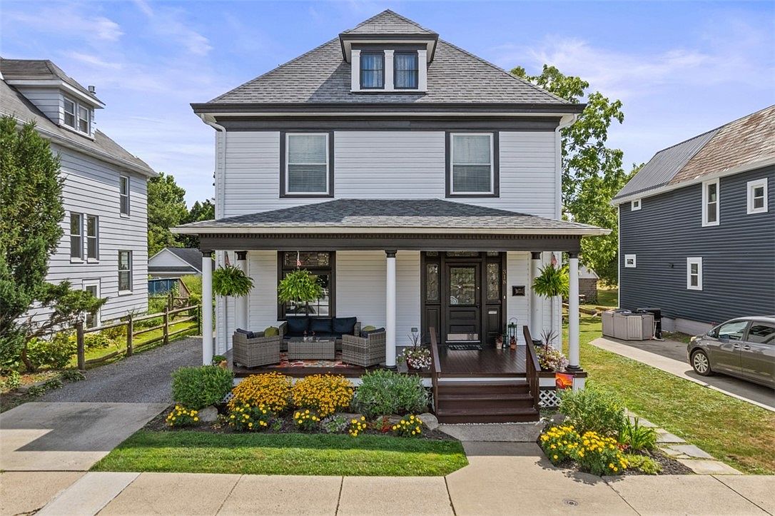 318 E New Castle St, Zelienople, PA 16063 | Zillow