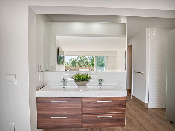 007Dunn.com master bath 1