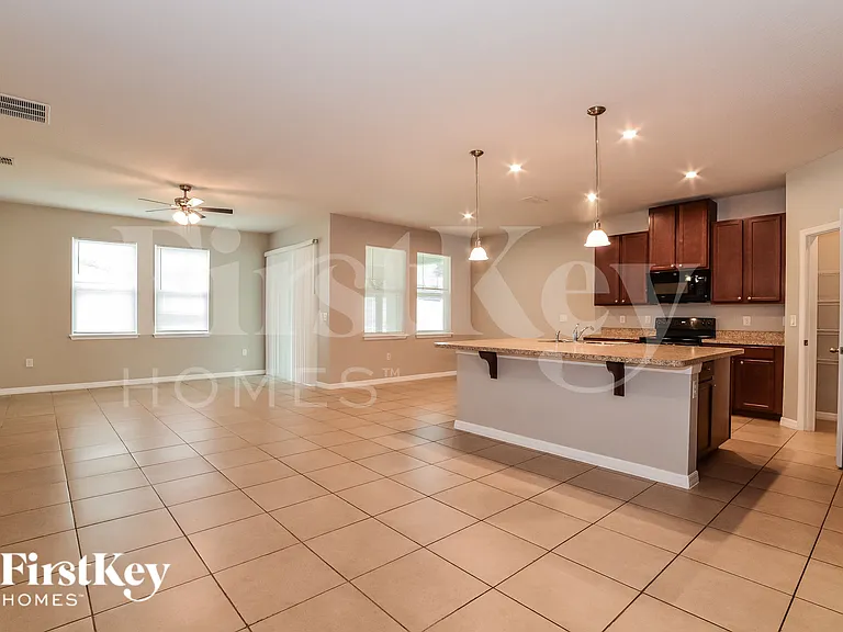 954 Glazebrook Loop — Photo 3
