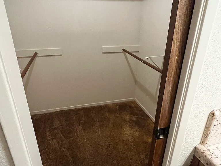 7 Lyon Ave — Photo 6