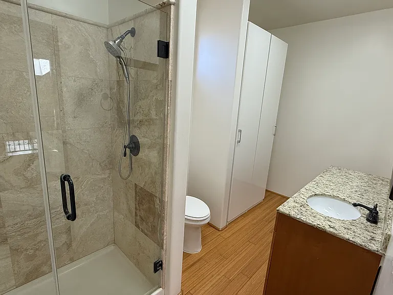 255 W 7th St #20 — Photo 18
