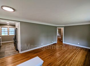 1194 Laurie Rd W, Roseville, MN 55113