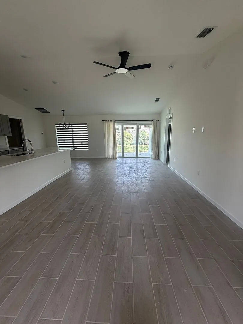 4 bed, 3.0 bath, 1683 sqft, $2,200 — Photo 4