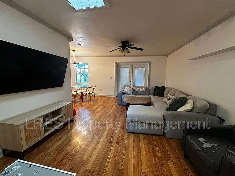 910 Sycamore Ln — Photo 5