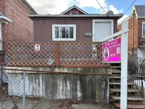 124-12 7th Ave, College Point, NY 11356