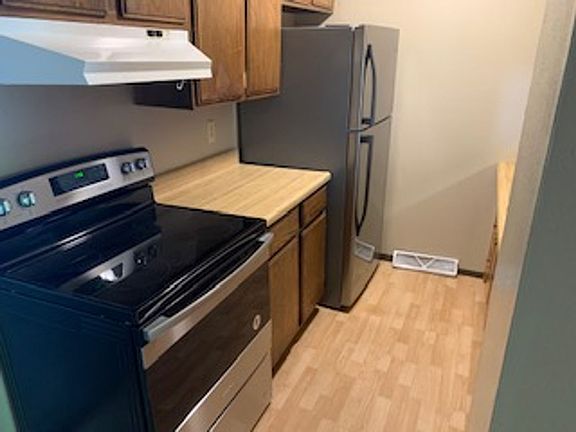 2nd image of 770 Grand Blvd APT 5