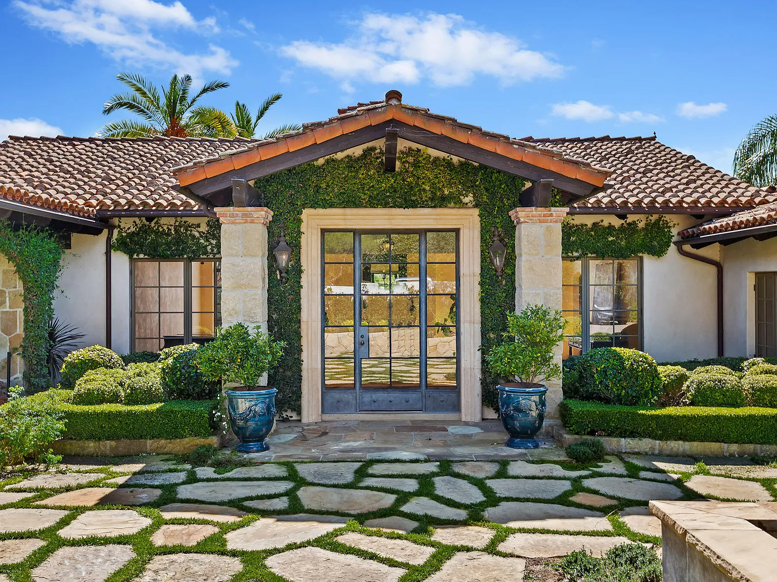 5 bed, 4.5 bath, $59,000 — Photo 3