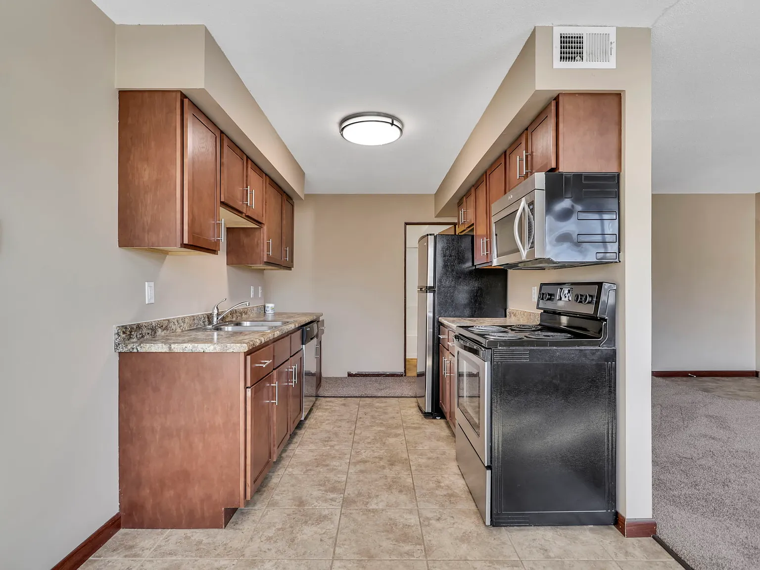 Lamplighter Village Apartments — Photo 4