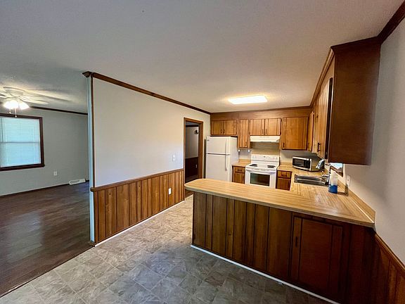 5th image of 105 Laurel Dr