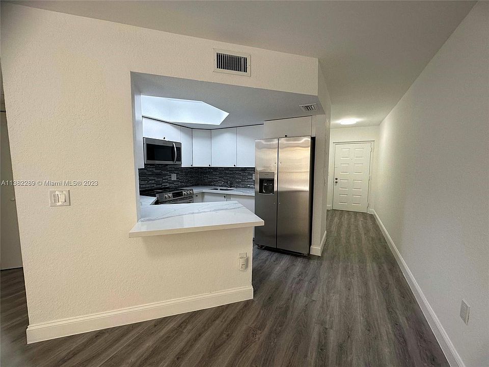 1st image of 8225 Lake Dr #2033