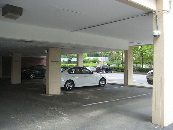 4th image of 1300 Army Navy Dr #129-unit 129