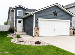 5520 Lou Ann St, Grand Forks, ND 58201
