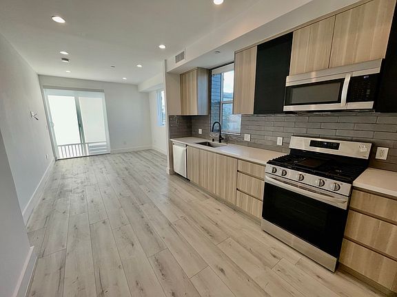 5th image of 928 S Catalina St #6