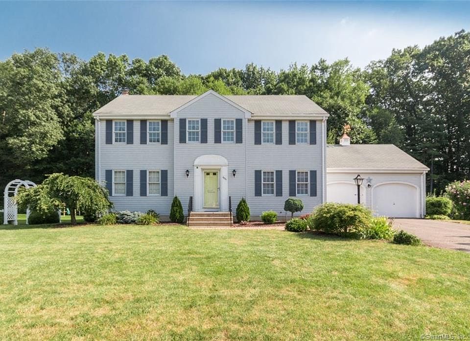 1st image of 486 Quarry Brook Dr