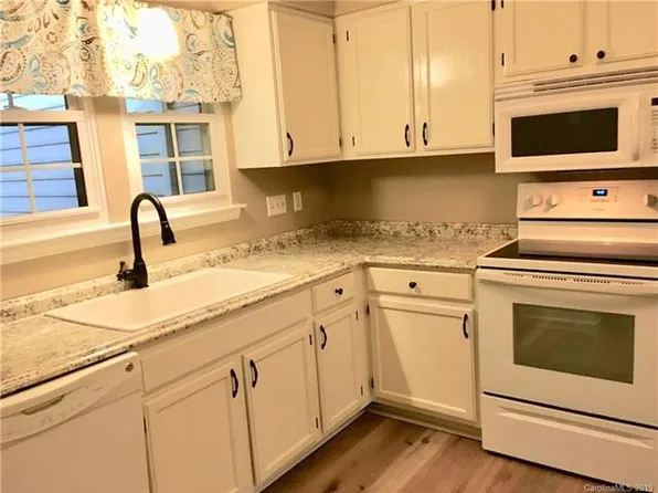 6121 Gray Gate Ln APT F, Charlotte, NC 28210