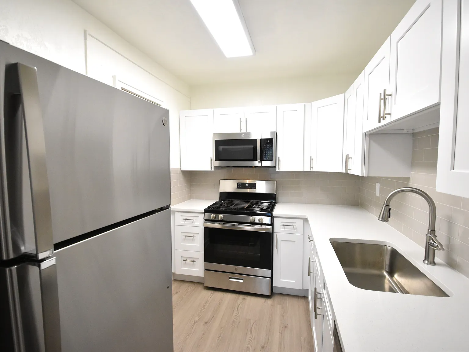 Studio, $990 — Photo 3