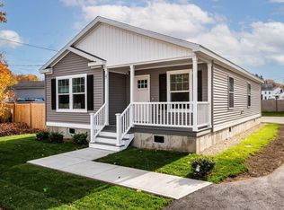 37 Hall Pl, Exeter, NH 03833