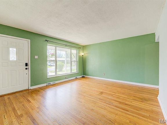 5th image of 335 Gerald Ave