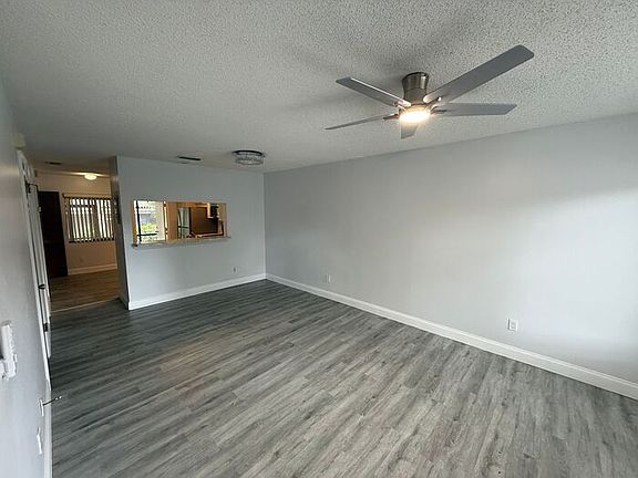 3rd image of 303 Sandlewood Trl #2