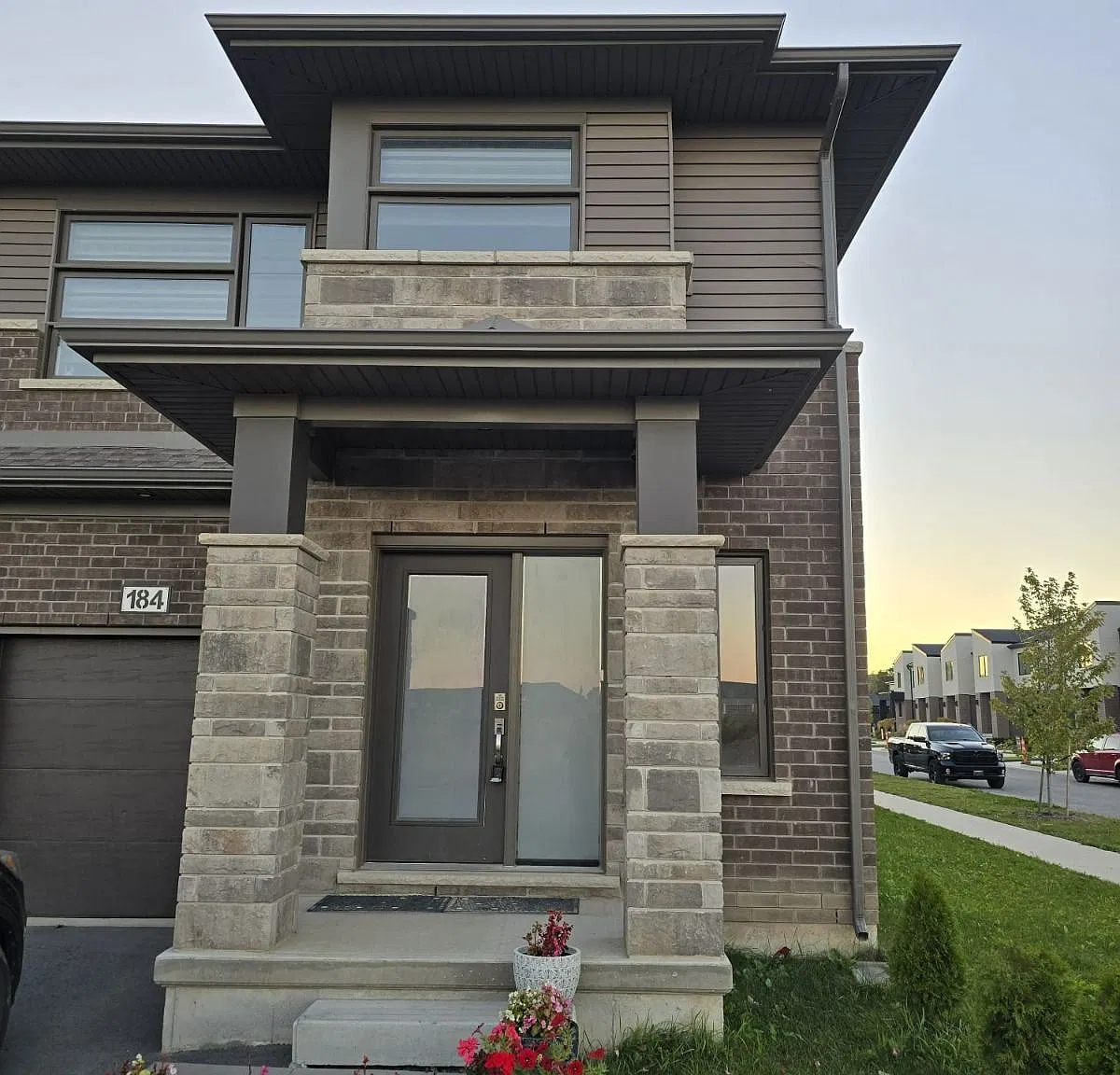 4 bed, $2,550 — Photo 1