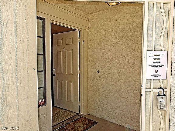 5th image of 711 Whispering Palms Dr