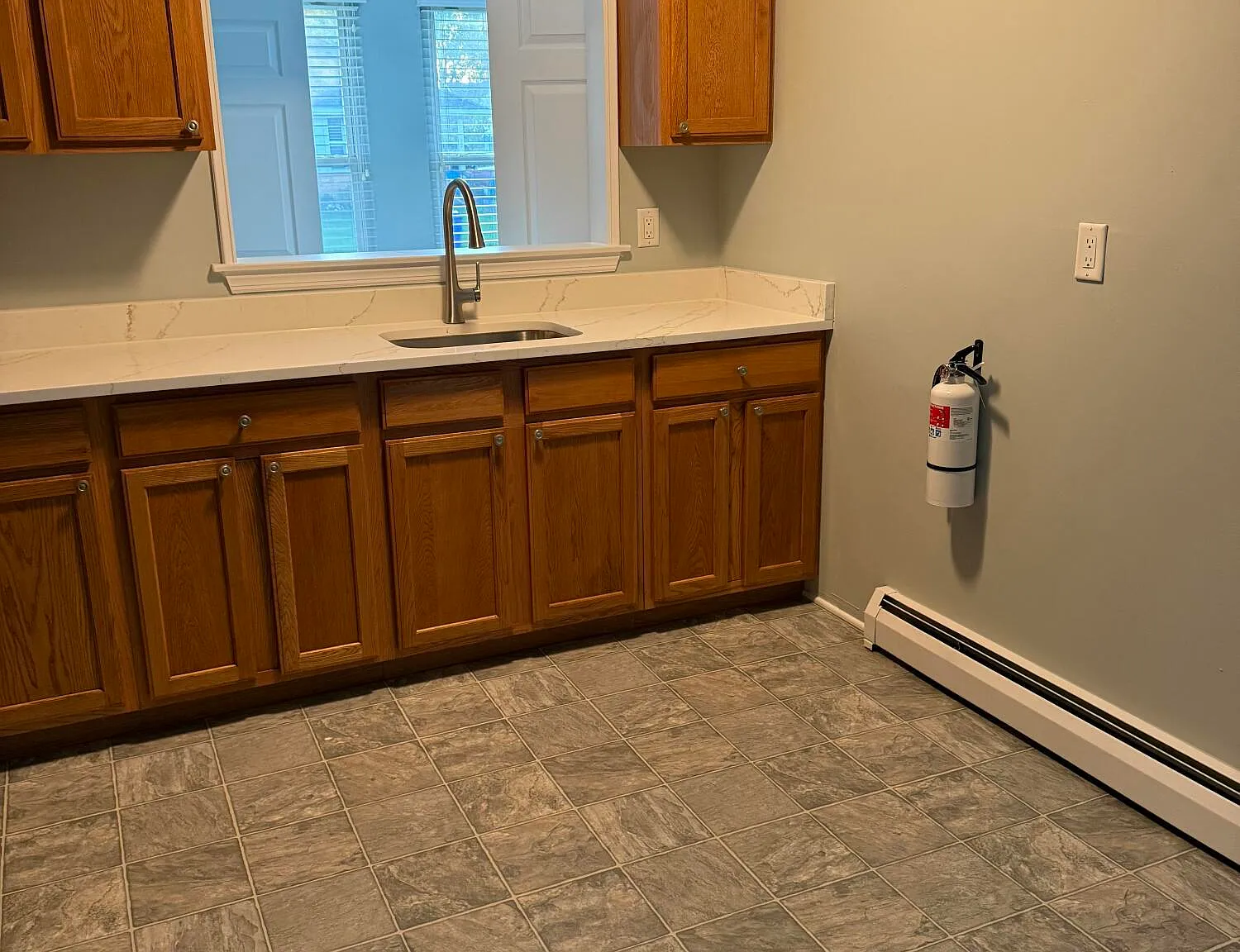 2 bed, 1072 sqft, $2,200 — Photo 4