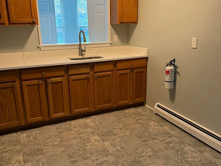 19 Niagara Dr — Photo 4